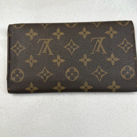 LOUIS VUITTON LONG MONOGRAM TRIFOLD - Picture 4 of 5